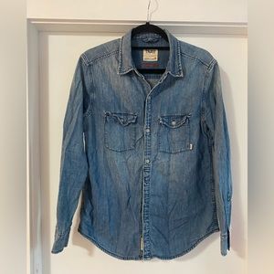 Aritzia - TNA - Boyfriend Fit Denim Shirt